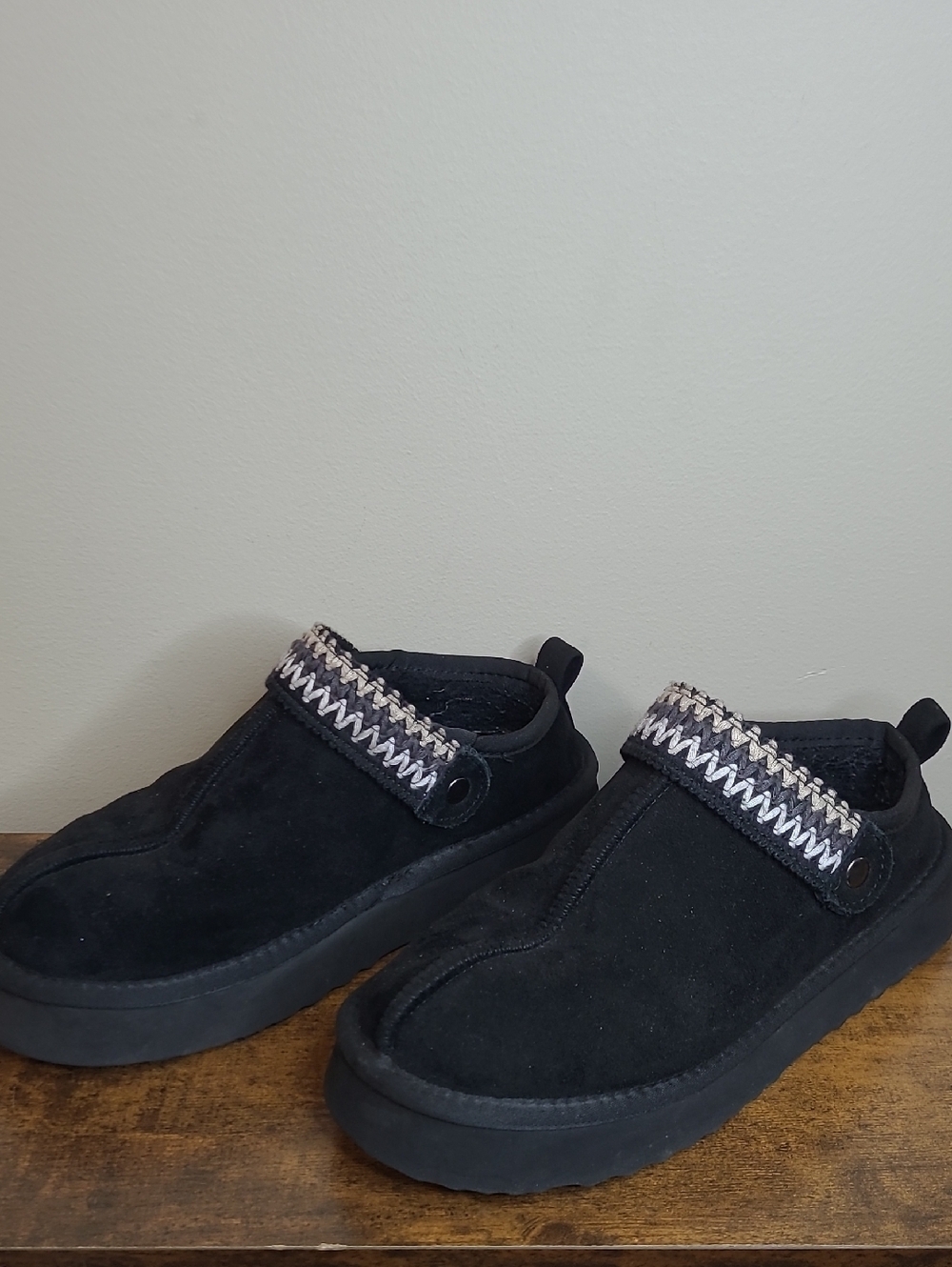 Beach by Matisse STORM Black Suede Slip-On Mules with Embroidered Strap Size 8